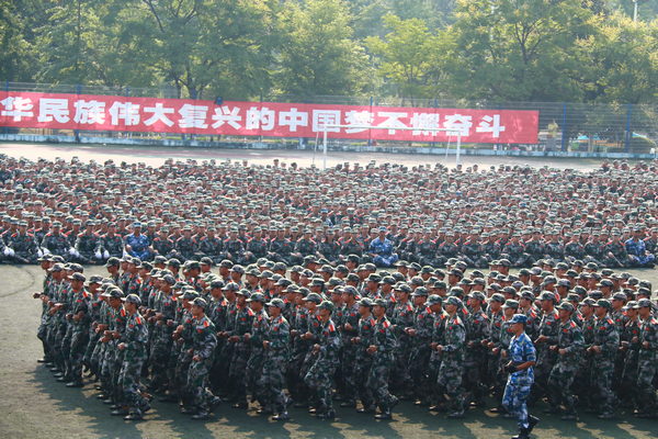 2019年新生军训阅兵掠影